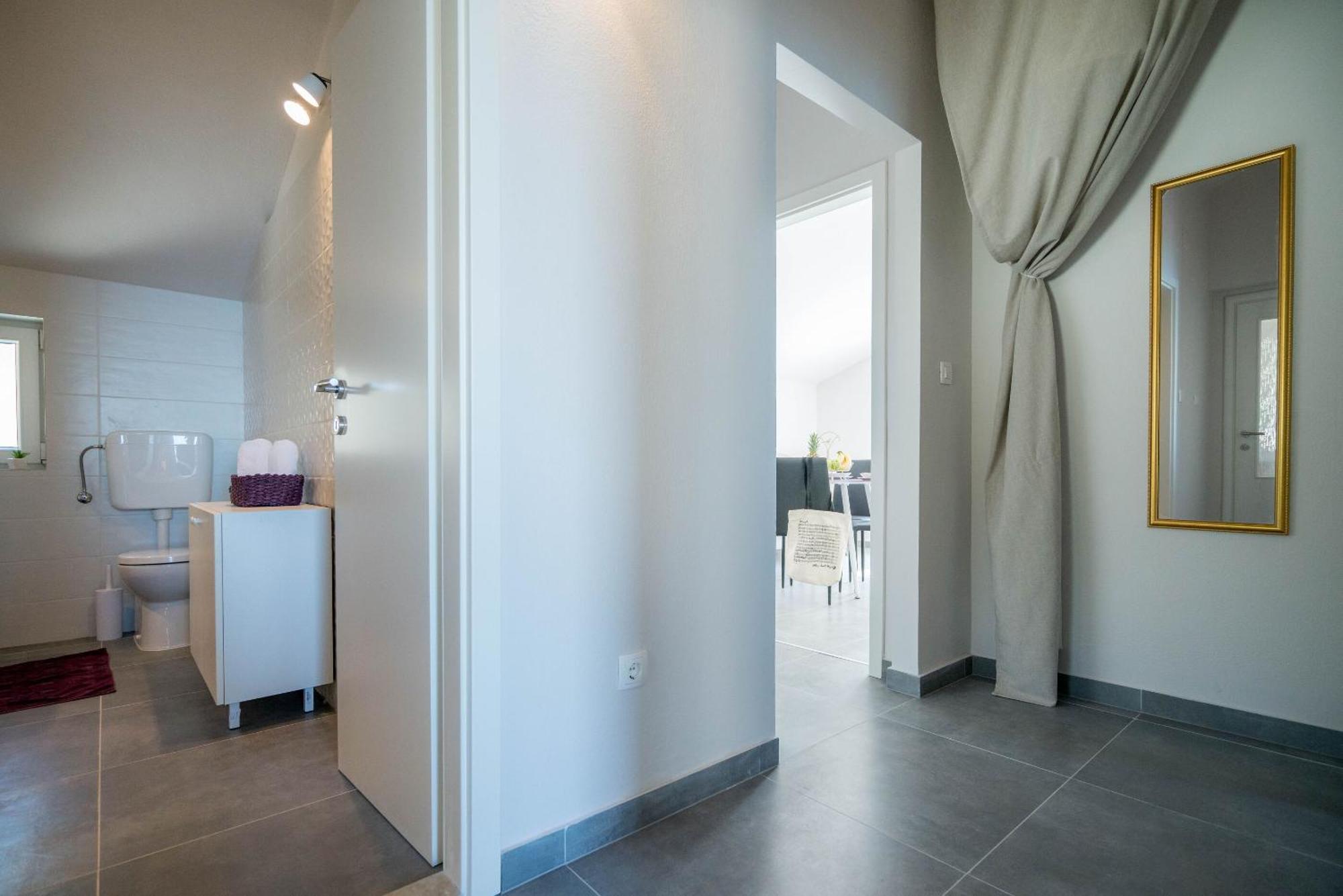 Apartments Sonata Omis Exterior photo