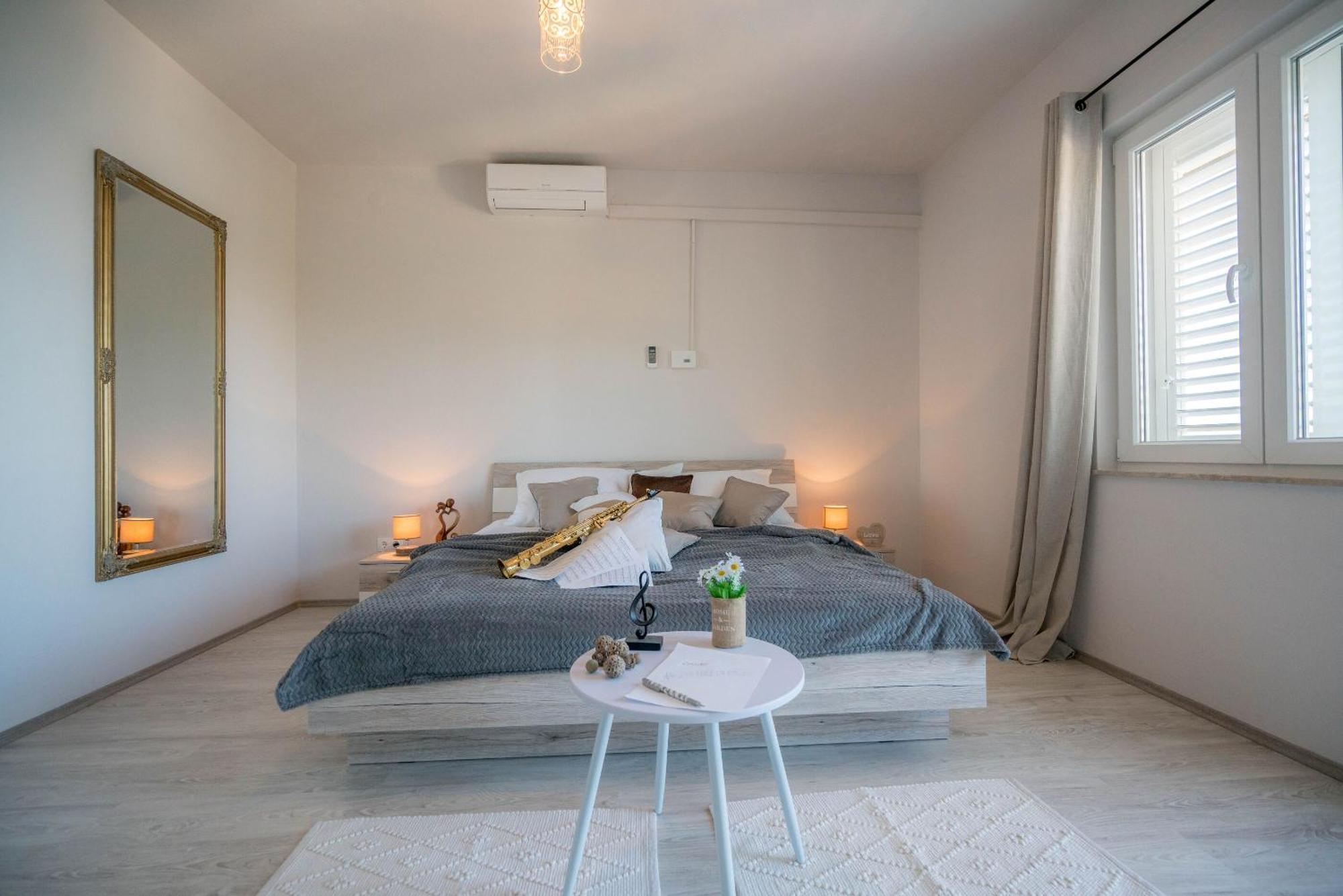 Apartments Sonata Omis Exterior photo
