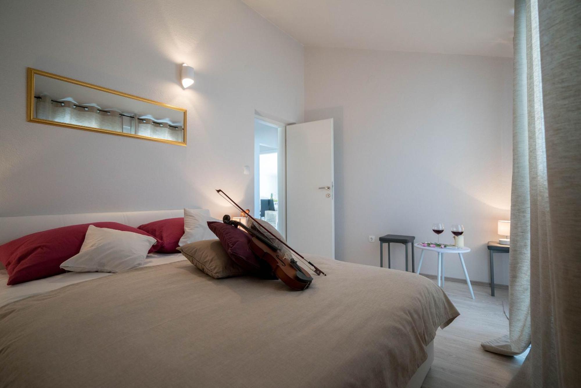 Apartments Sonata Omis Exterior photo