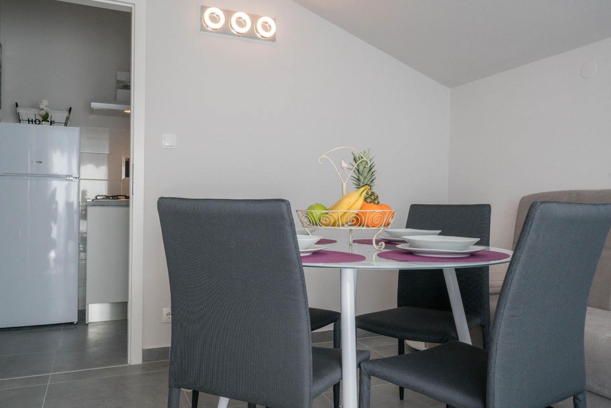 Apartments Sonata Omis Exterior photo
